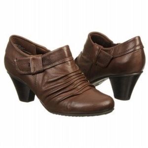 BareTraps Brown Leather Booties